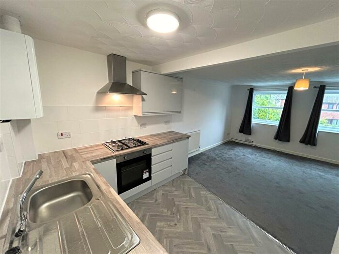 2 Bedroom Flat To Rent In Flat Millgrove Gardens, Woodfield Street, Kidderminster, DY11