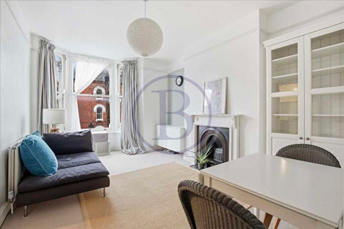 2 Bedroom Flat For Sale In Mercers Road, London, N19
