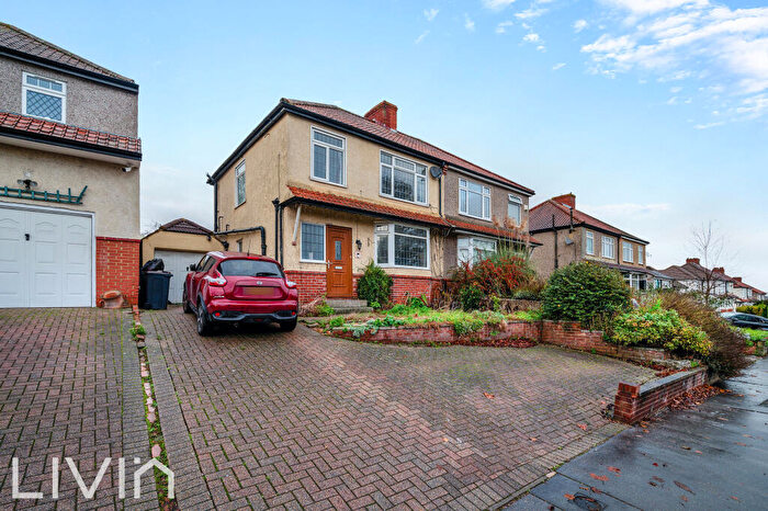 3 Bedroom Semi-Detached House To Rent In Selsdon Park Road, South Croydon, CR2