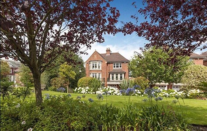 5 Bedroom House For Sale In Mountview Close, London, NW11