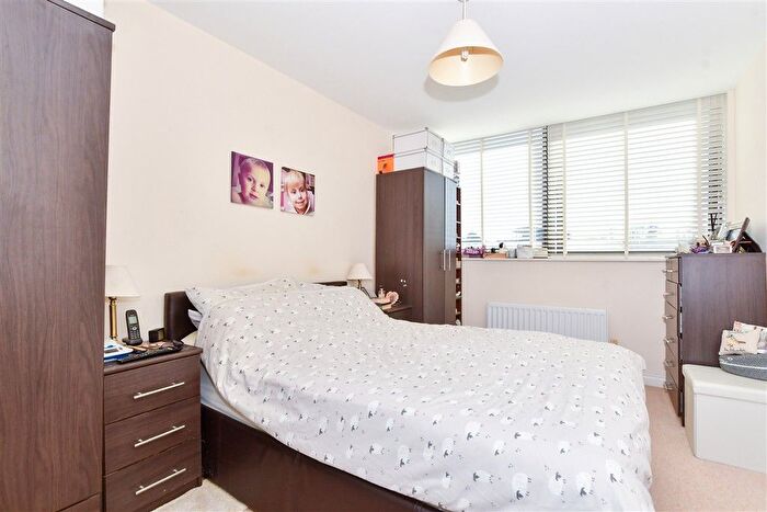 2 Bedroom Flat For Sale In Clifford Way, Maidstone, Kent, ME16