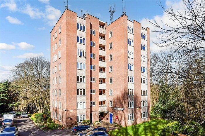 2 Bedroom Flat For Sale In Sandling Lane, Penenden Heath, Maidstone, Kent, ME14