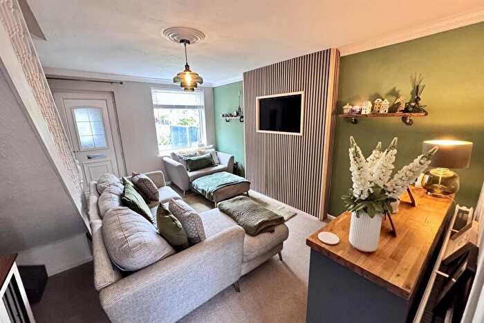 2 Bedroom End Of Terrace House For Sale In Brosscroft Village, Hadfield, Glossop, SK13
