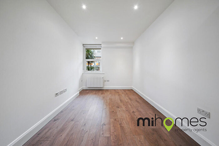 2 Bedroom Apartment To Rent In Key Point, Potters Bar, EN6