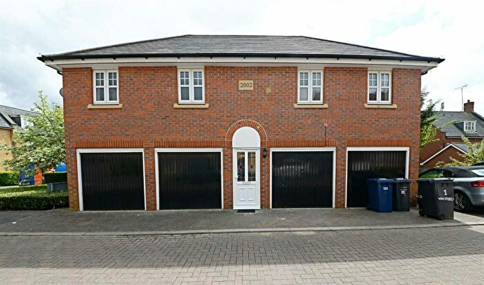2 Bedroom Flat To Rent In Woodberry Close, Mill Hill, NW7