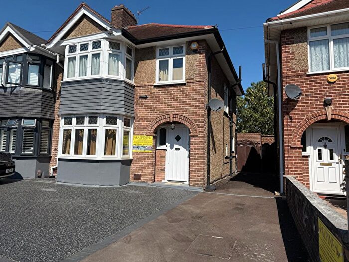 3 Bedroom Semi Detached House To Rent In Park Road, Hounslow, TW3
