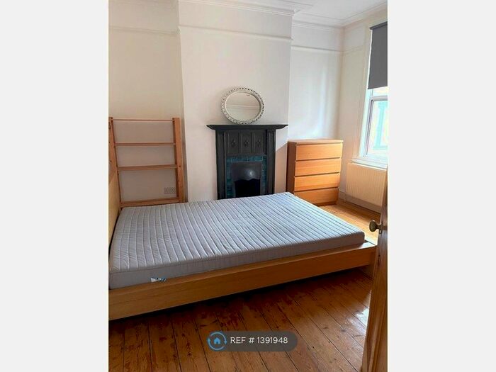 3 Bedroom Maisonette To Rent In Cambray Road, London, SW12