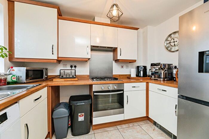 2 Bedroom Semi-Detached House For Sale In Buzzard Avenue, Mexborough, S64