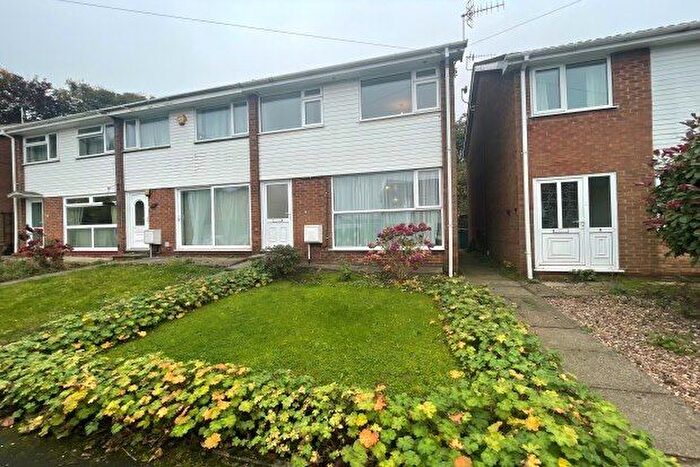 2 Bedroom Property To Rent In Park Close, Nottingham, NG3