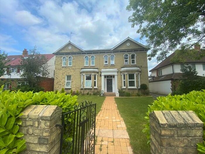 2 Bedroom Flat To Rent In Coombe Lane, Raynes Park, London, SW20