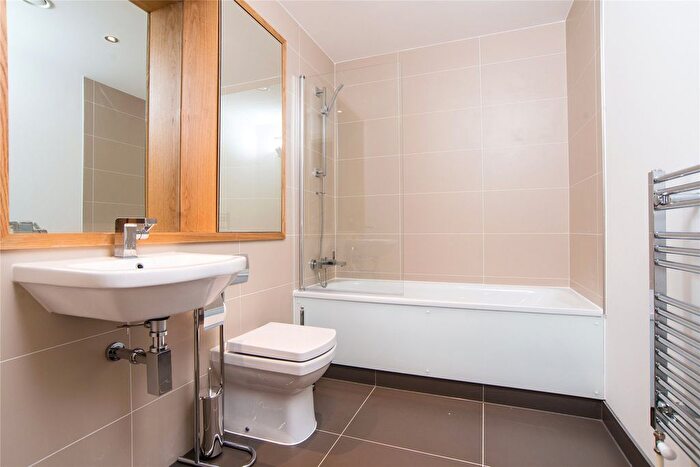 2 Bedroom Flat To Rent In Dowells Street, Greenwich, London, SE10