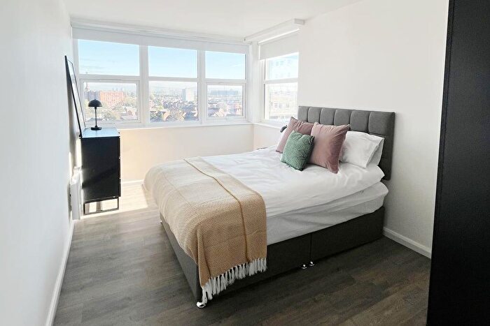 2 Bedroom Apartment To Rent In Apple Building, M40