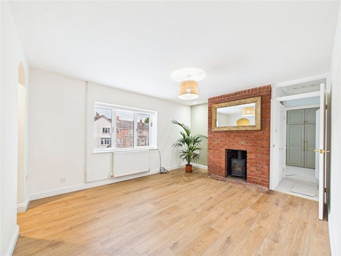 2 Bedroom Flat For Sale In Beaufort Road, Downend, Bristol, BS16