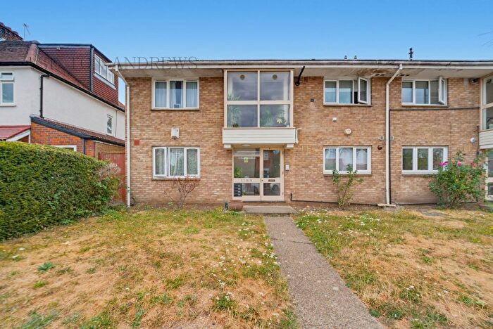 Studio For Sale In Glencairn Drive, Ealing, W5
