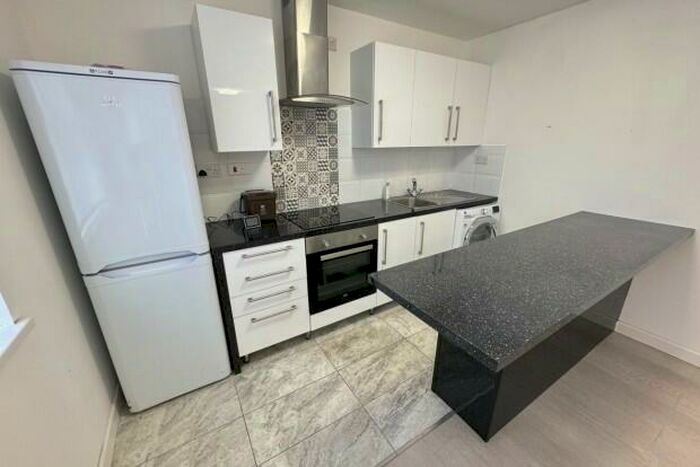 2 Bedroom Flat To Rent In Deen Court Cardiff, CF24