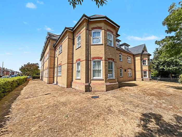 2 Bedroom Flat For Sale In Christchurch, BH23