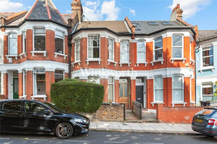 2 Bedroom Apartment To Rent In Pemberton Road, London, N4