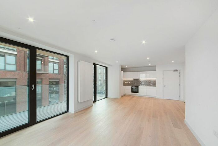 2 Bedroom Flat To Rent In John Cabot House, Royal Wharf, London, E16