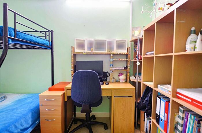2 Bedroom Flat For Sale In Elmwood Avenue, Feltham, TW13
