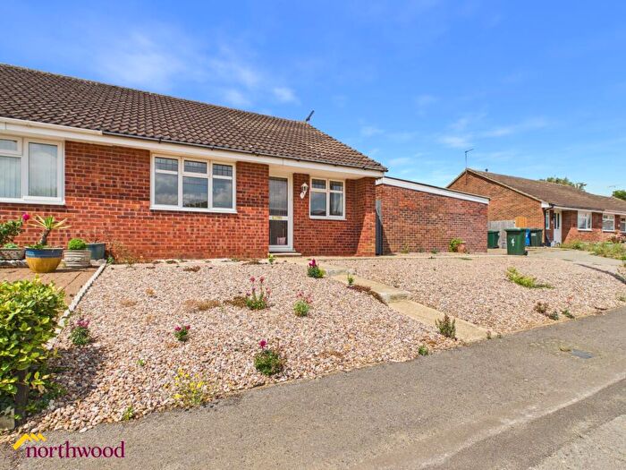 2 Bedroom Semi-Detached Bungalow For Sale In Cheviot Way, Banbury, OX16