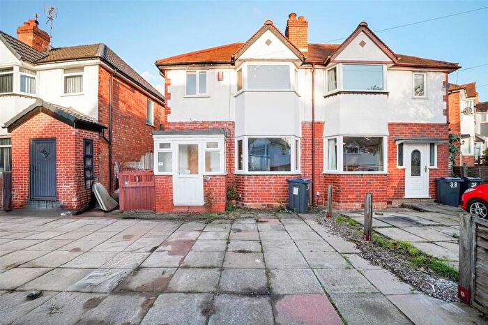 3 Bedroom Semi Detached House To Rent In Woodvale Road, Hall Green, B28