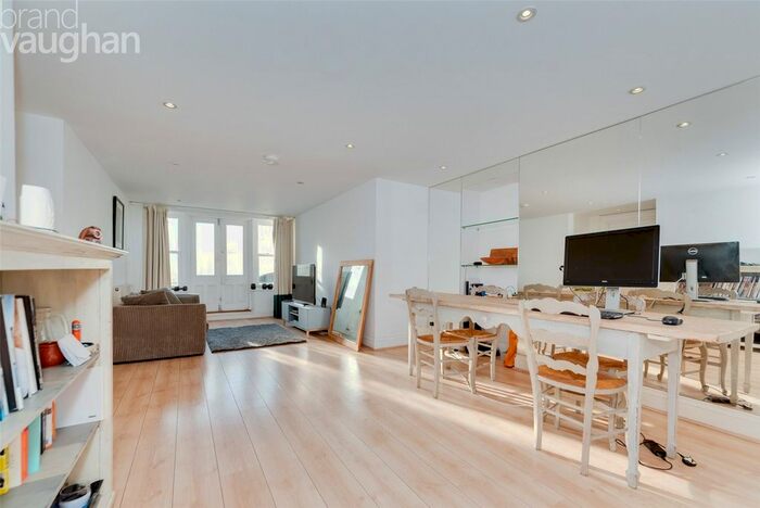 1 Bedroom Flat To Rent In Marine Parade, Brighton, East Sussex, BN2