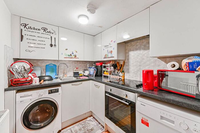 2 Bedroom Flat For Sale In Sydenham Road, Croydon, CR0