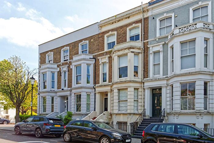 3 Bedroom Flat To Rent In St Michael's Gardens, W10