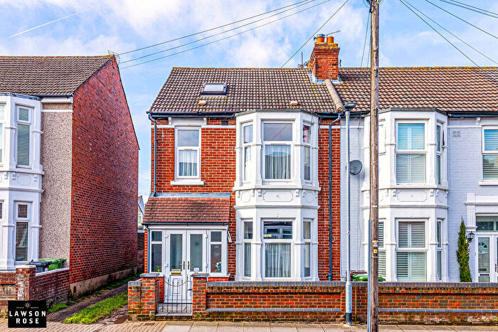 4 Bedroom End Of Terrace House For Sale In Glenthorne Road, Copnor, PO3