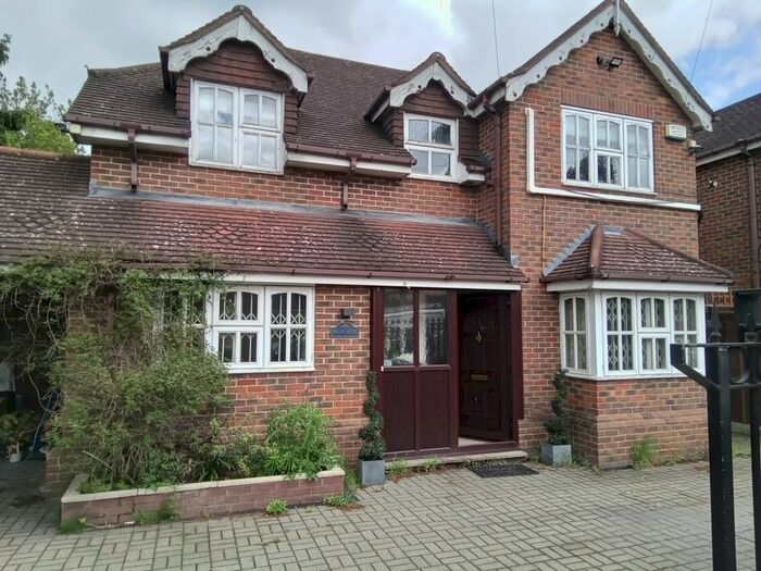 4 Bedroom Detached House To Rent In Delaford Close, Iver, SL0