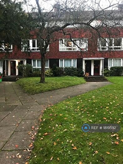 2 Bedroom Flat To Rent In Rouse Gardens, London, SE21
