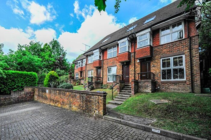 1 Bedroom Flat For Sale In Windmill Rise, Kingston Upon Thames, Surrey, KT2