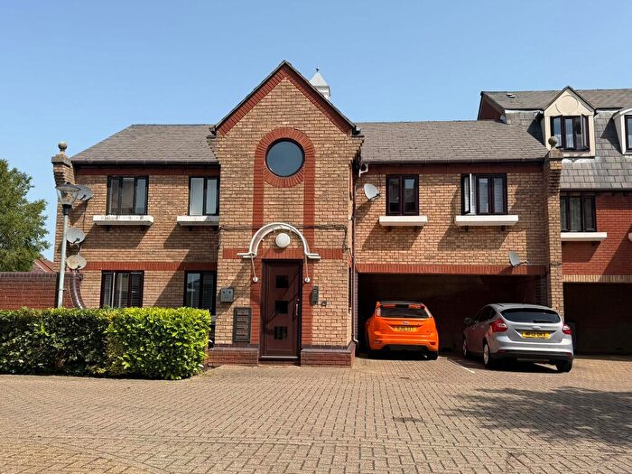 2 Bedroom Flat For Sale In Jetty Walk, Grays, RM17