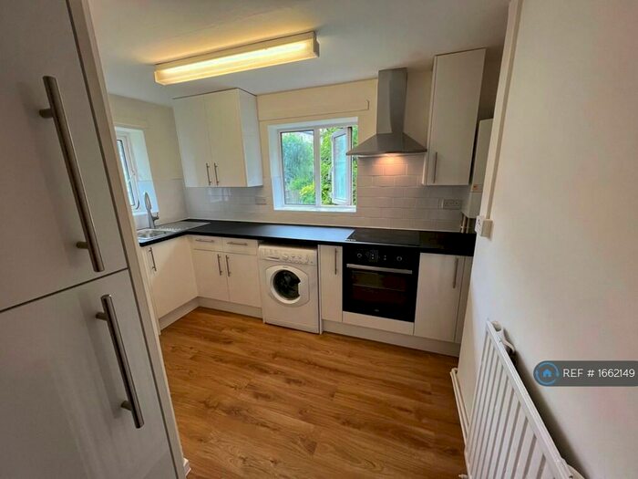 2 Bedroom Maisonette To Rent In Roman Road, London, N10