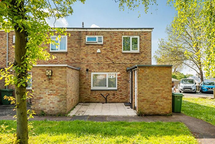 3 Bedroom Semi-Detached House To Rent In Lapse Wood Walk, London, SE23