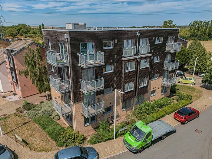2 Bedroom Flat For Sale In Silver Train Gardens, The Bridge, Dartford, Kent, DA1