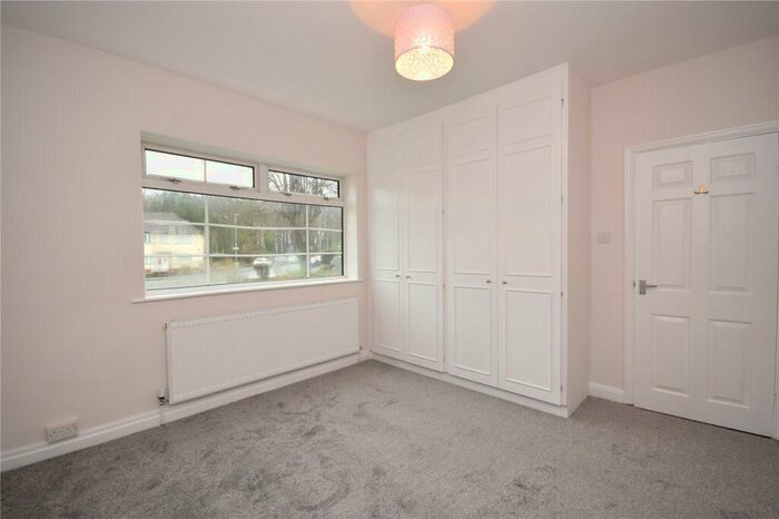 2 Bedroom Apartment To Rent In Sandringham Gardens, Moortown, Leeds, LS17