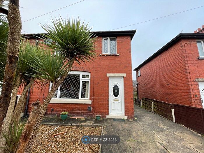 3 Bedroom Semi-Detached House To Rent In Layton Drive, Kearsley, Bolton, BL4