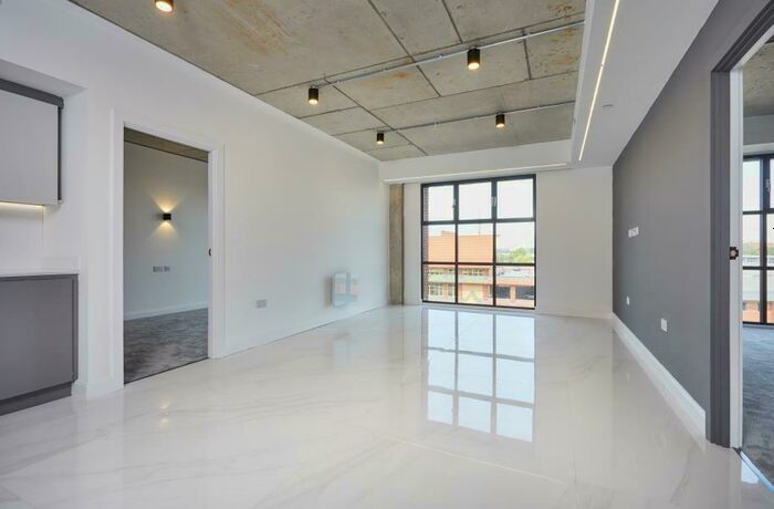 2 Bedroom Apartment To Rent In Apt . :: One Silk Street, M4