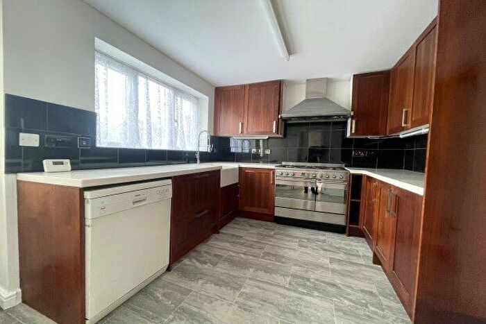 5 Bedroom Detached House To Rent In Beckinsale Grove, Milton Keynes, MK8