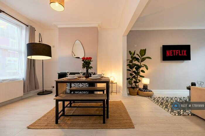 2 Bedroom Terraced House To Rent In Lyndhurst Street, Salford, M6