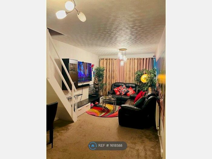 3 Bedroom Flat To Rent In Staines Road West, Ashford, TW15