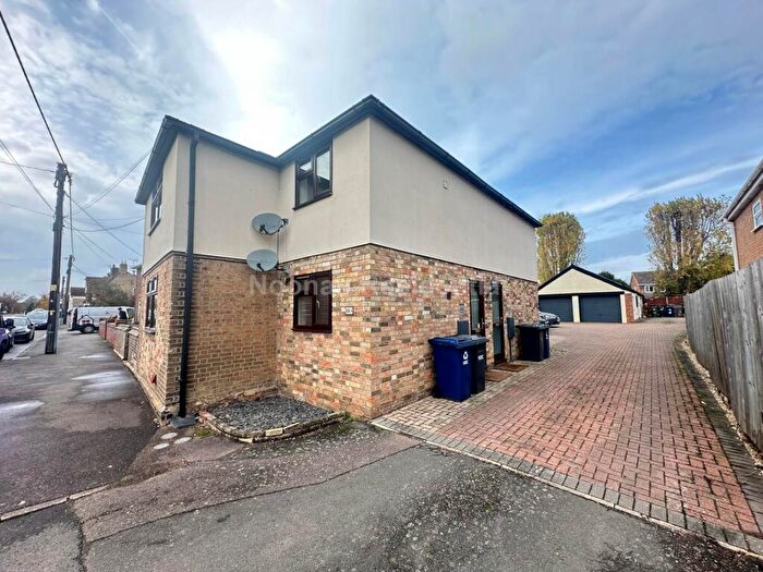 2 Bedroom Flat To Rent In The Highway, Great Staughton, PE19