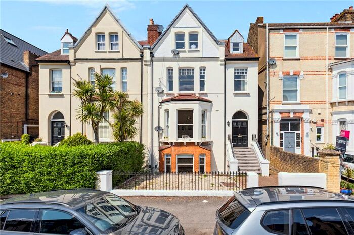 2 Bedroom Flat To Rent In Lewin Road, London, SW16