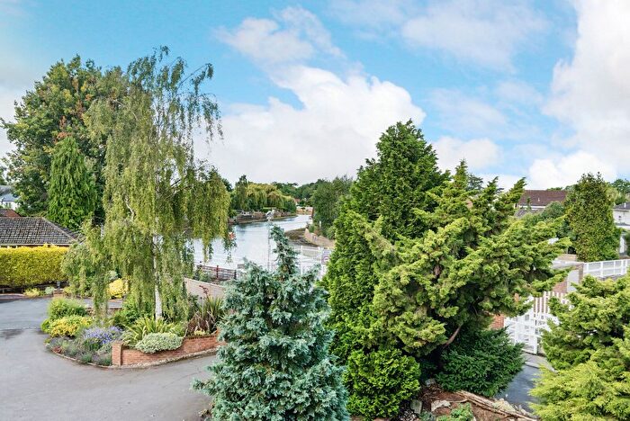 5 Bedroom Detached House To Rent In Molember Court, Molember Road, East Molesey, KT8