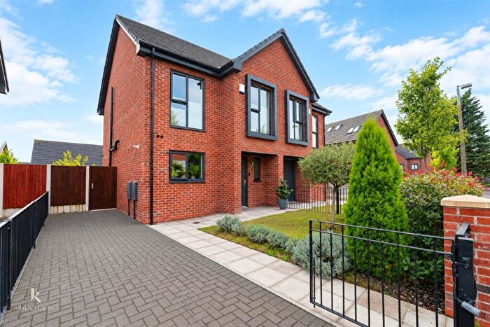 3 Bedroom Semi Detached House For Sale In Wordsworth Road, Swinton, Manchester, M27