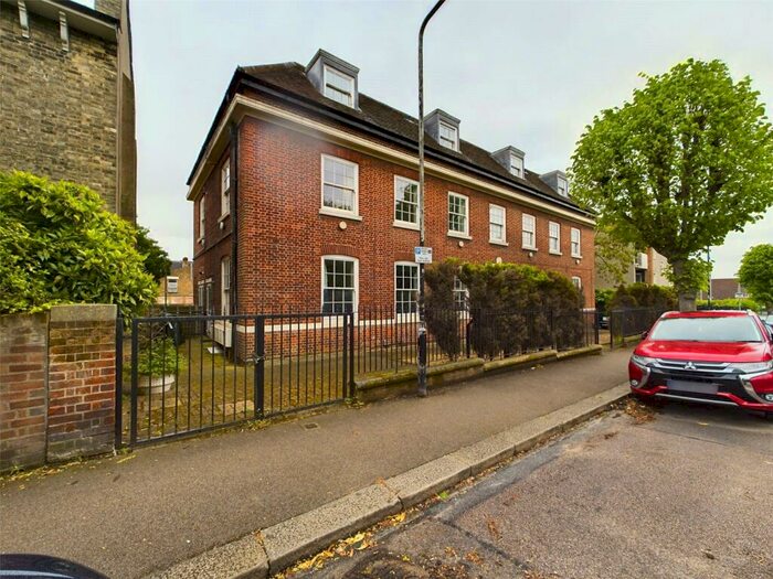 1 Bedroom Flat To Rent In Grosvenor Park Road, Walthamstow, London, E17