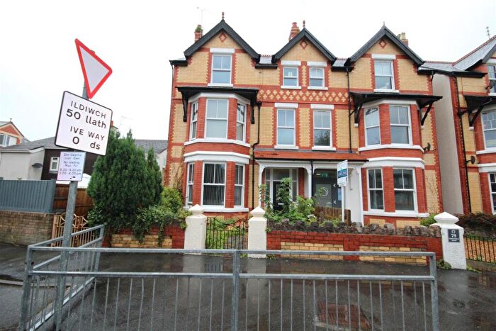 2 Bedroom Flat For Sale In Greenfield Road, Colwyn Bay, LL29