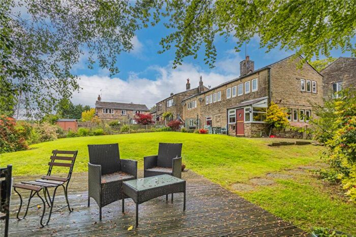 2 Bedroom Semi-Detached House For Sale In Wolstenholme Fold, Norden, Rochdale, OL11