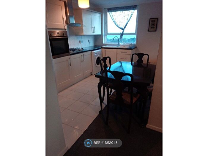 2 Bedroom Flat To Rent In Chiltern Coleman St., Southend, SS2